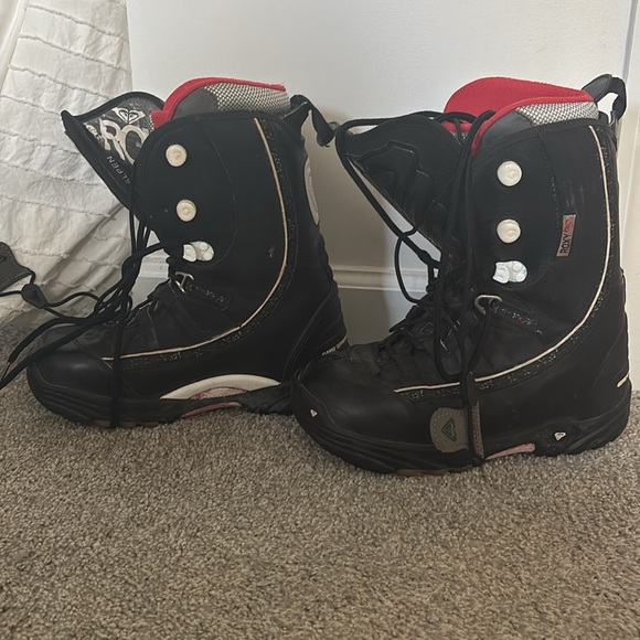 ROXY SNOWBOARD BOOTS - Picture 2 of 10